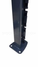 Poteau à encoches en "H" sur platine soudée pour grillage rigide